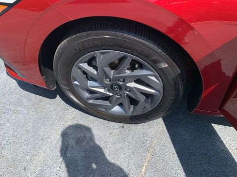 Used 2024 Hyundai Elantra SEL FWD image 19