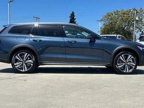 Used 2026 Volvo V60 B5 Cross Country Plus w/ Climate Package AWD/4WD image 2