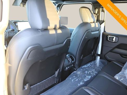 New 2026 Jeep Gladiator Sport AWD/4WD image 13