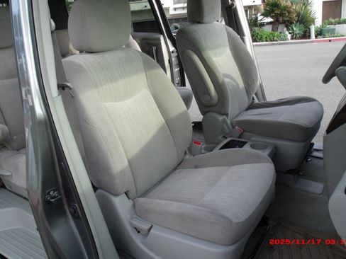 Used 2016 Nissan Quest SV image 10