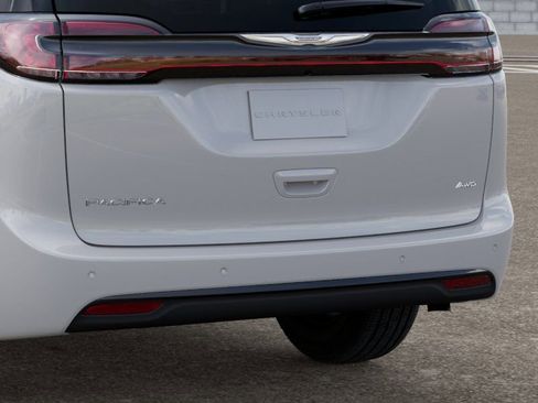 Used 2026 Chrysler Pacifica Select w/ S Appearance Package AWD/4WD image 13