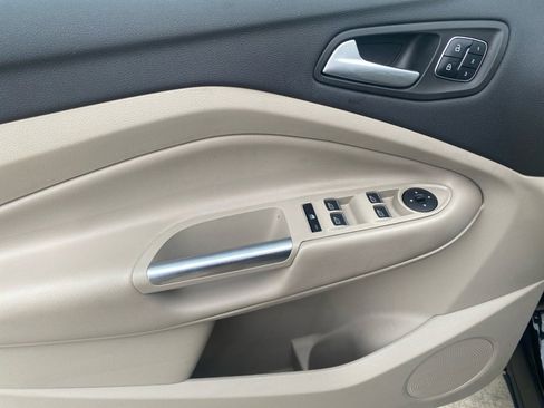 Used 2019 Ford Escape Titanium image 36