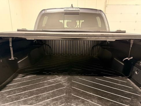 Used 2022 Toyota Tacoma TRD Sport w/ Technology Package image 10