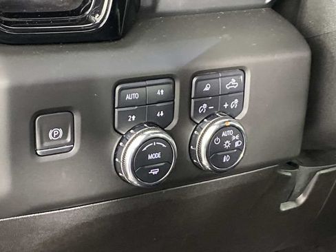 Used 2024 GMC Sierra 2500 AT4 AWD/4WD image 13