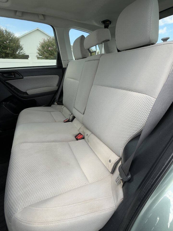 Used 2017 Subaru Forester 2.5i Premium w/ All-Weather Package AWD/4WD image 11