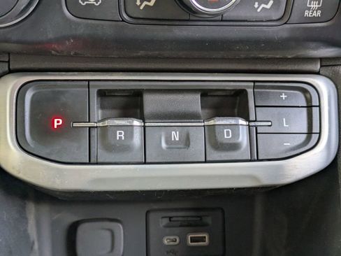 Used 2021 GMC Acadia SLT w/ Elevation Edition image 22