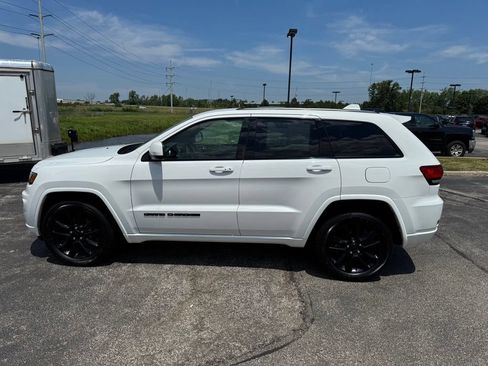 Used 2021 Jeep Grand Cherokee Laredo X AWD/4WD image 4