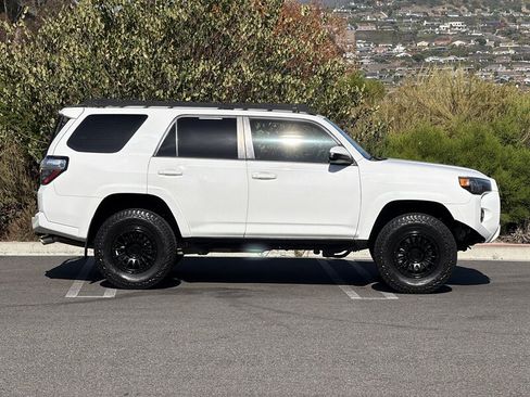 Used 2018 Toyota 4Runner SR5 RWD image 7