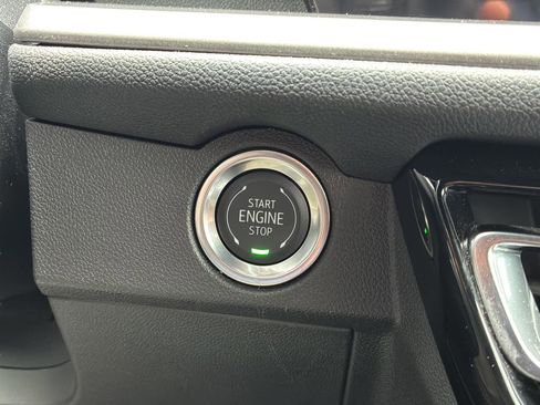 Used 2025 Chevrolet Traverse LT FWD image 41