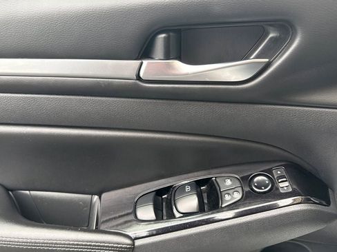 Used 2023 Nissan Altima 2.5 SV image 8