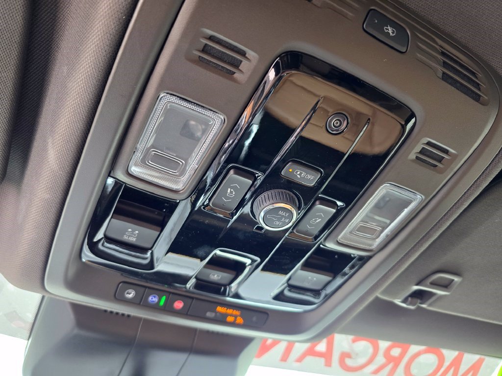 Used 2025 Cadillac Escalade ESV Premium Luxury w/ LPO, Radiant Package AWD/4WD image 36