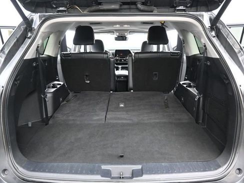 Used 2024 Toyota Highlander XLE image 10