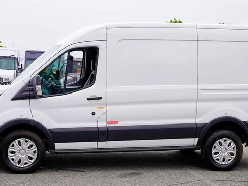 Used 2018 Ford Transit 250 130 Medium Roof w/ Interior Upgrade Package RWD image 3