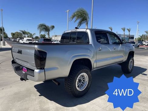 Used 2022 Toyota Tacoma SR AWD/4WD image 8