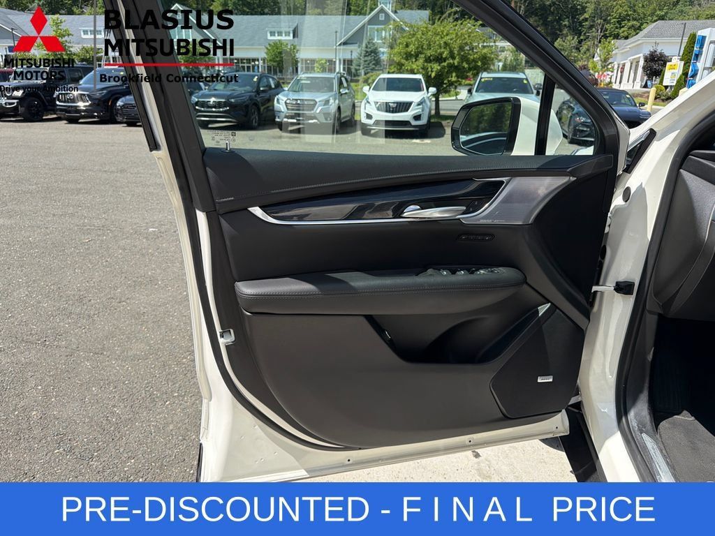 Used 2025 Cadillac XT5 Premium Luxury AWD/4WD image 11