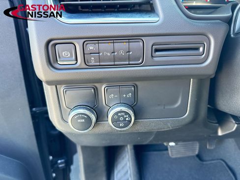 Used 2024 GMC Yukon SLT RWD image 11