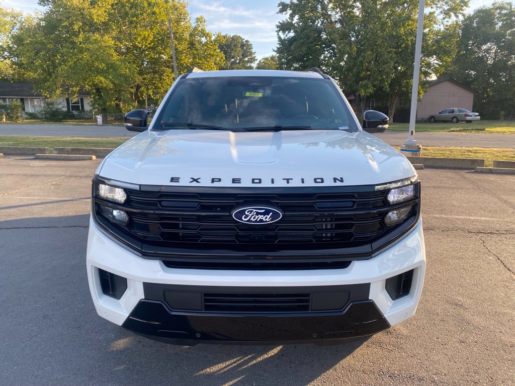 New 2027 Ford Expedition Platinum w/ Stealth Appearance Package AWD/4WD image 2