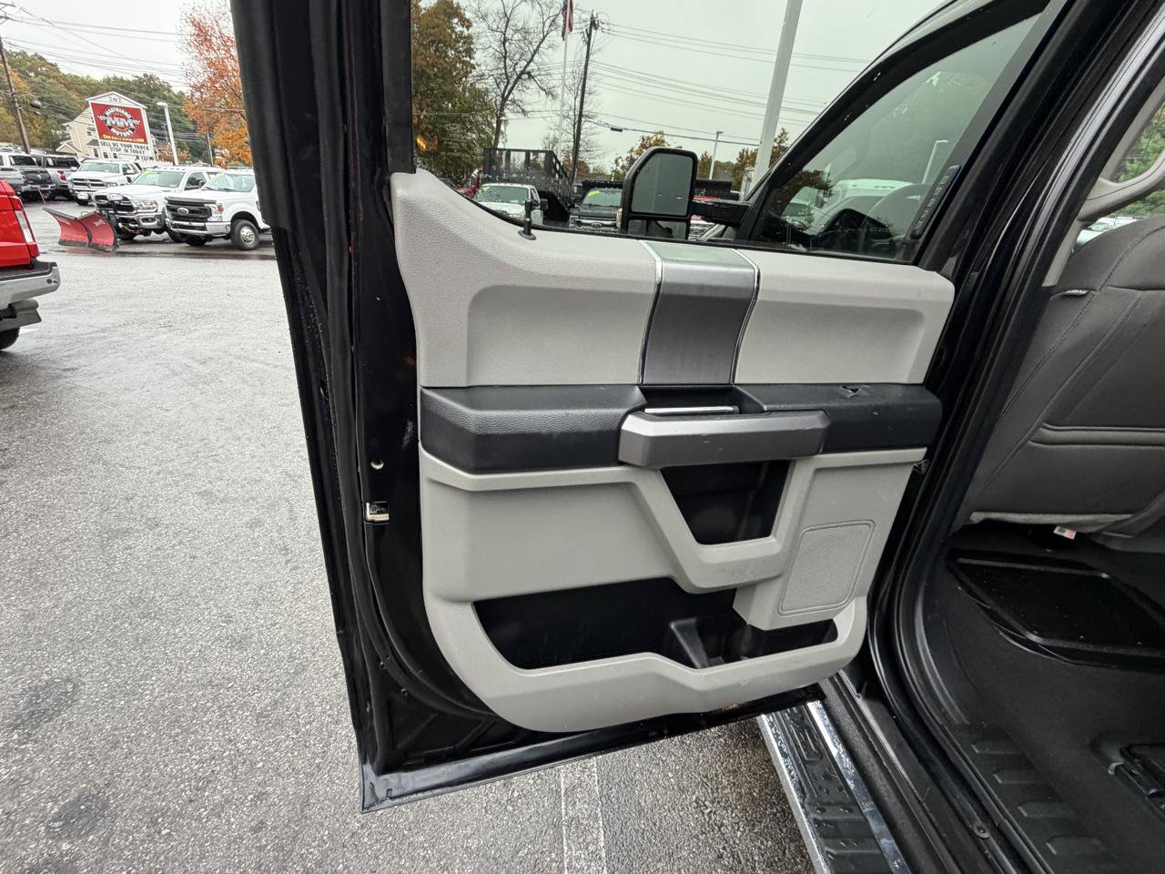 Used 2021 Ford F350 XLT w/ XLT Premium Package AWD/4WD image 36