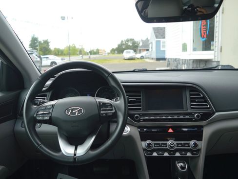 Used 2019 Hyundai Elantra Limited FWD image 28
