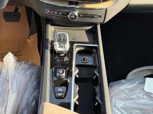 New 2026 Volvo XC60 T8 Plus w/ Climate Package AWD/4WD image 9