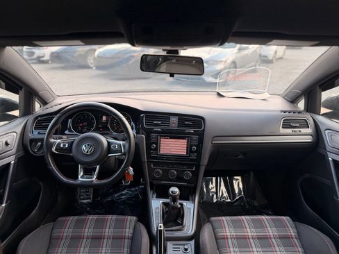 Used 2018 Volkswagen GTI SE FWD image 26
