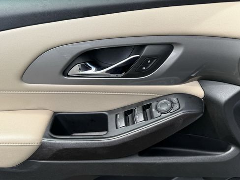 Used 2023 Chevrolet Traverse LS w/ Safety Package FWD image 13
