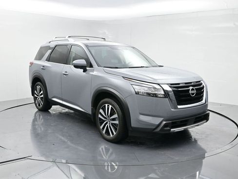 Used 2024 Nissan Pathfinder Platinum w/ Cargo Package image 2