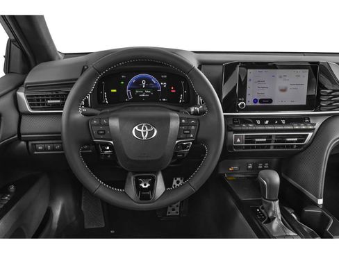 Used 2025 Toyota Camry SE FWD image 4