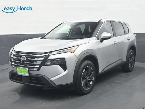 Used 2025 Nissan Rogue SV AWD/4WD image 3