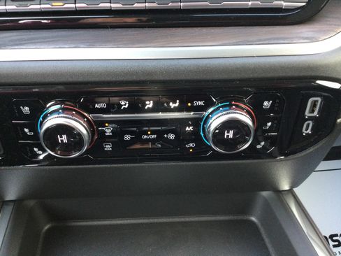 New 2026 GMC Sierra 3500 SLT w/ SLT Premium Package AWD/4WD image 13