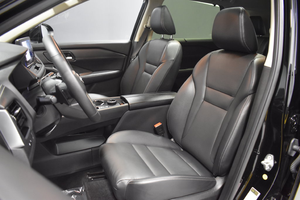 Used 2025 Nissan Rogue SL w/ Tech Package AWD/4WD image 5