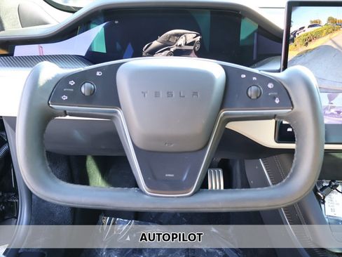Used 2023 Tesla Model S Plaid image 4