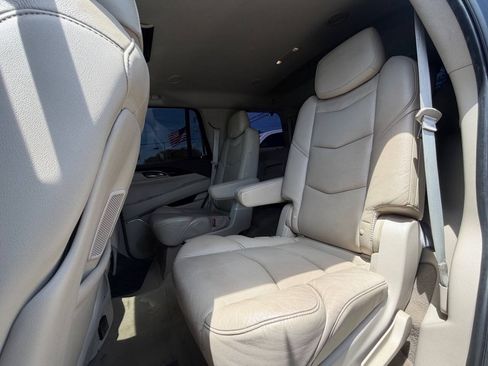 Used 2016 Cadillac Escalade Premium RWD image 17