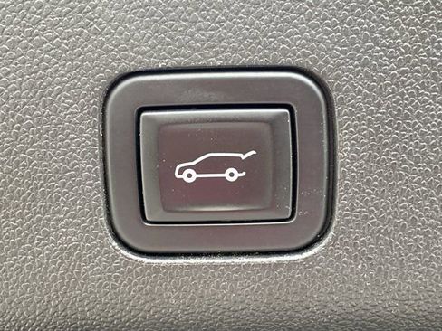 Used 2021 Chevrolet Tahoe LT w/ LT Signature Package AWD/4WD image 7