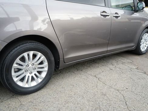 Used 2015 Toyota Sienna FWD image 7