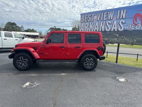 Used 2025 Jeep Wrangler Sahara AWD/4WD image 8