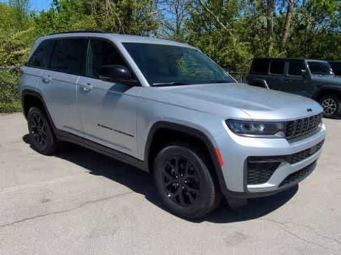 New 2026 Jeep Grand Cherokee Altitude AWD/4WD image 2