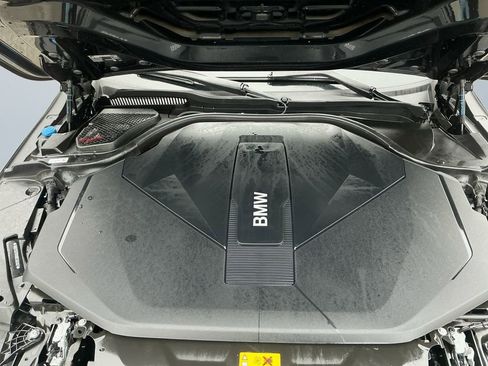 Used 2024 BMW i5 eDrive40i image 18