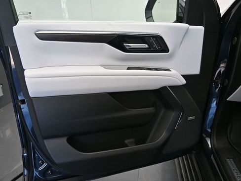 New 2026 Chevrolet Suburban High Country image 22