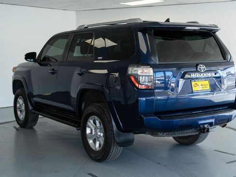 Used 2017 Toyota 4Runner SR5 AWD/4WD image 6
