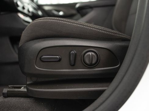 Used 2023 GMC Terrain SLE w/ Driver Convenience Package image 13