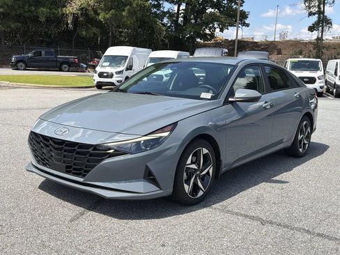 Used 2023 Hyundai Elantra SEL w/ Convenience Package FWD image 3