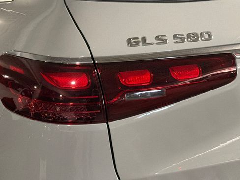 New 2026 Mercedes-Benz GLS 580 4MATIC image 28