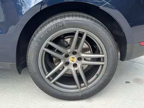 Certified 2021 Porsche Macan image 8