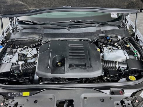 Certified 2024 Land Rover Discovery Dynamic SE image 32