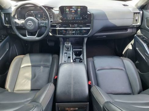 Used 2023 Nissan Pathfinder SL FWD image 3