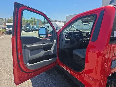 New 2026 Ford F550 4x4 Regular Cab Super Duty image 9