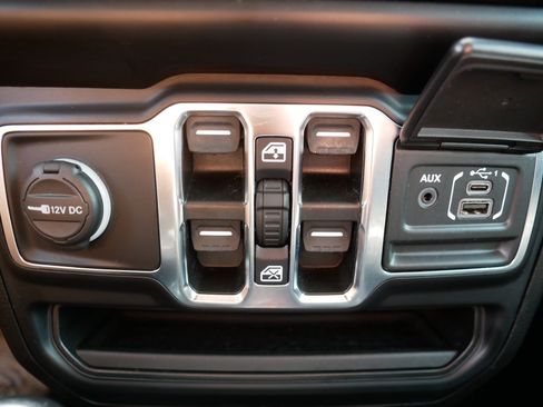 Used 2021 Jeep Wrangler Unlimited Sport AWD/4WD image 31