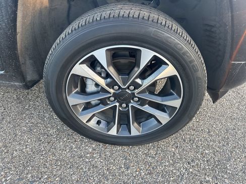Used 2024 Jeep Grand Cherokee Overland AWD/4WD image 6