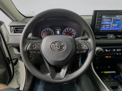 Used 2022 Toyota RAV4 LE FWD image 18